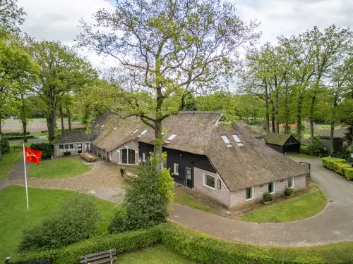 Groepshuis met sauna en groot speelveld
