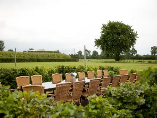 Groepsverblijf met grote speelweide en recreatieruimte