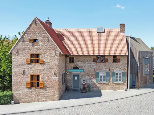 Authentiek pand met sauna, bubbelbad en bar