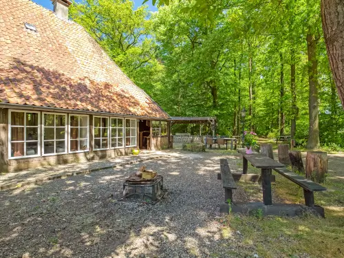 Hoeve + 4-persoons vakantiehuis in unieke omgeving