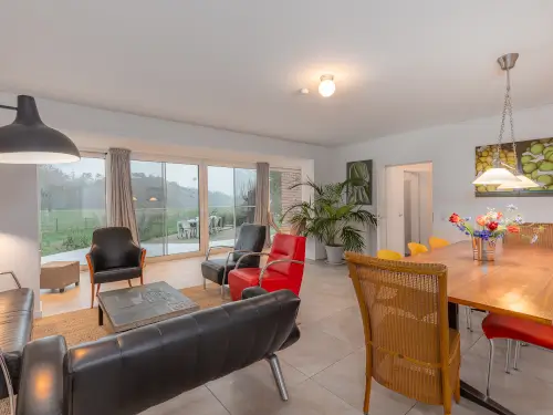 Vrij gelegen familiehuis net over de Duitse grens