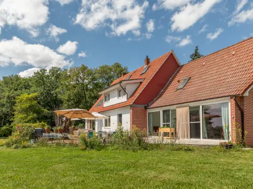 Vrij gelegen familiehuis net over de Duitse grens