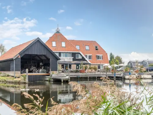 Luxe familie accommodatie aan het water, nabij het IJsselmeer